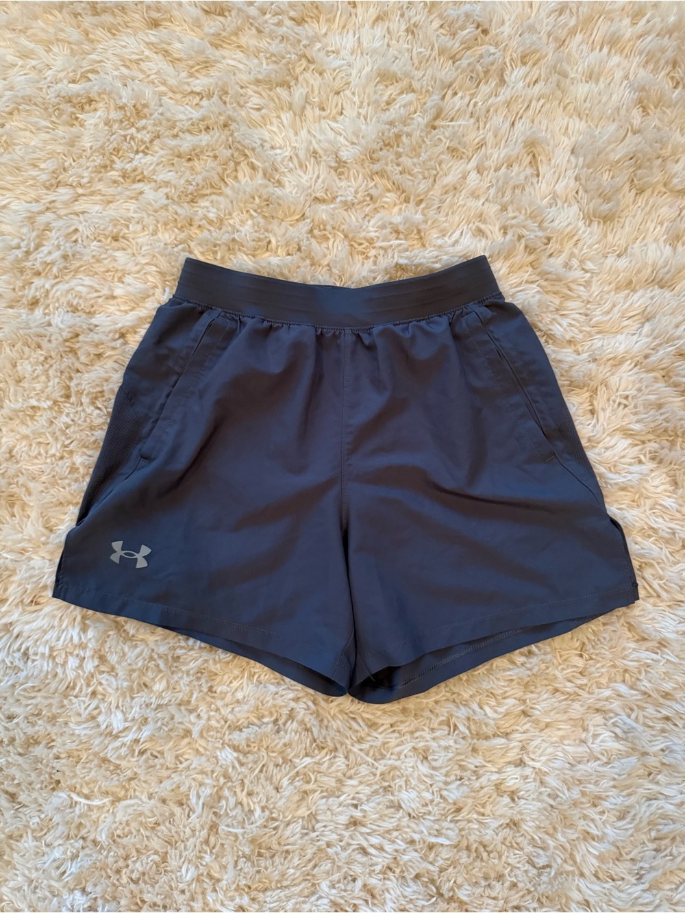 Under Armour grey athletic shorts men’s size small